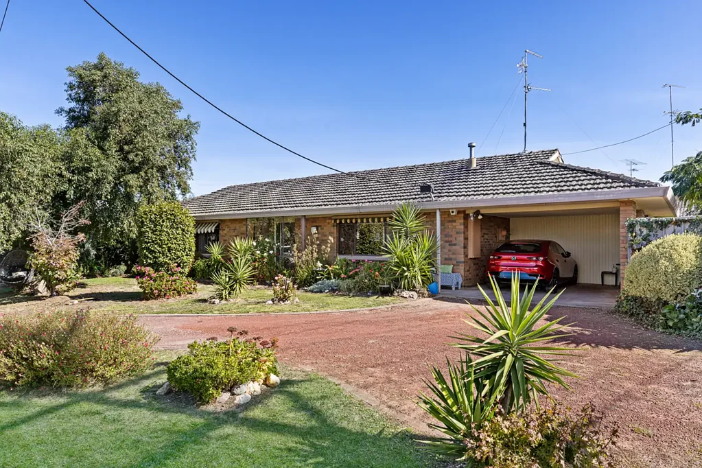 1 Langstaffe Drive, Wendouree, VIC 3355