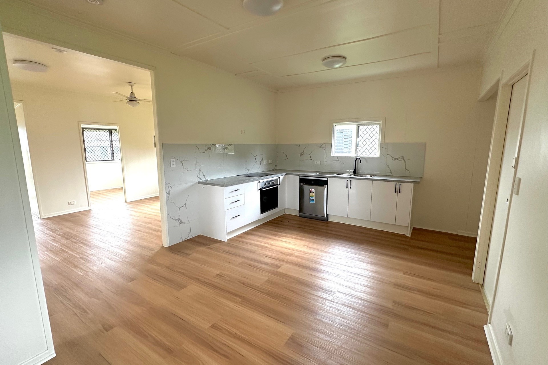 1 LINDSAY ST, BUNDAMBA QLD 4304, 0 phòng ngủ, 0 phòng tắm, House