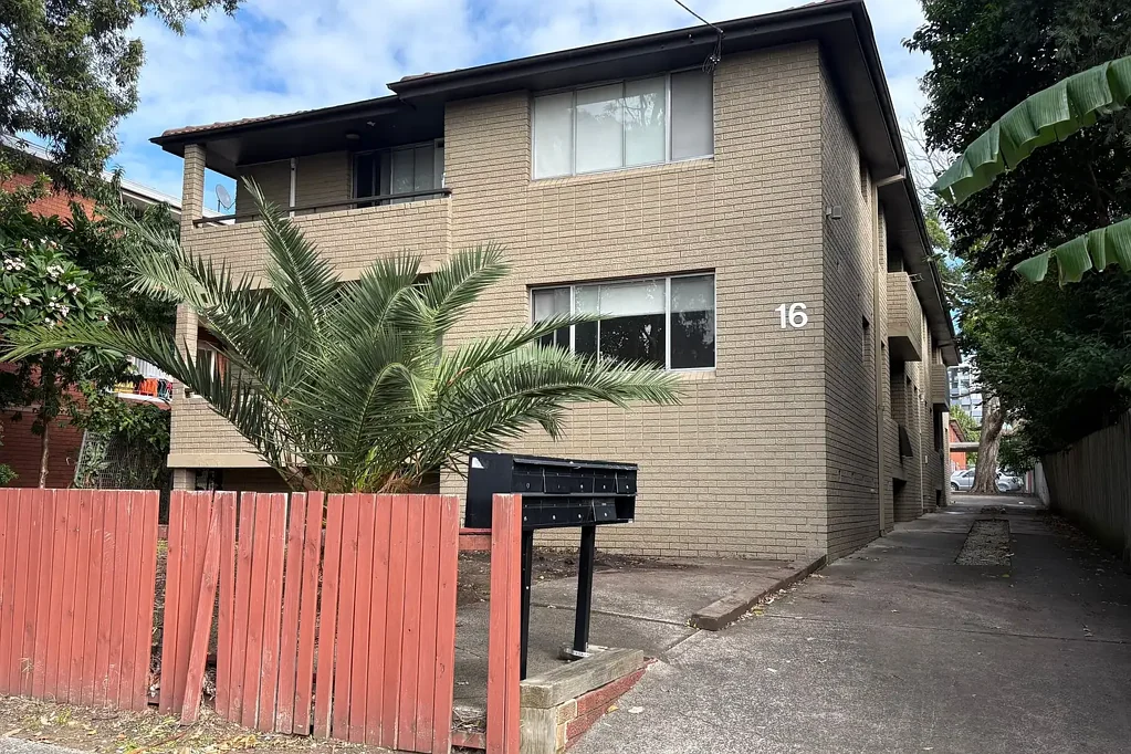 Spacious 2 Bedroom Unit Ground Floor