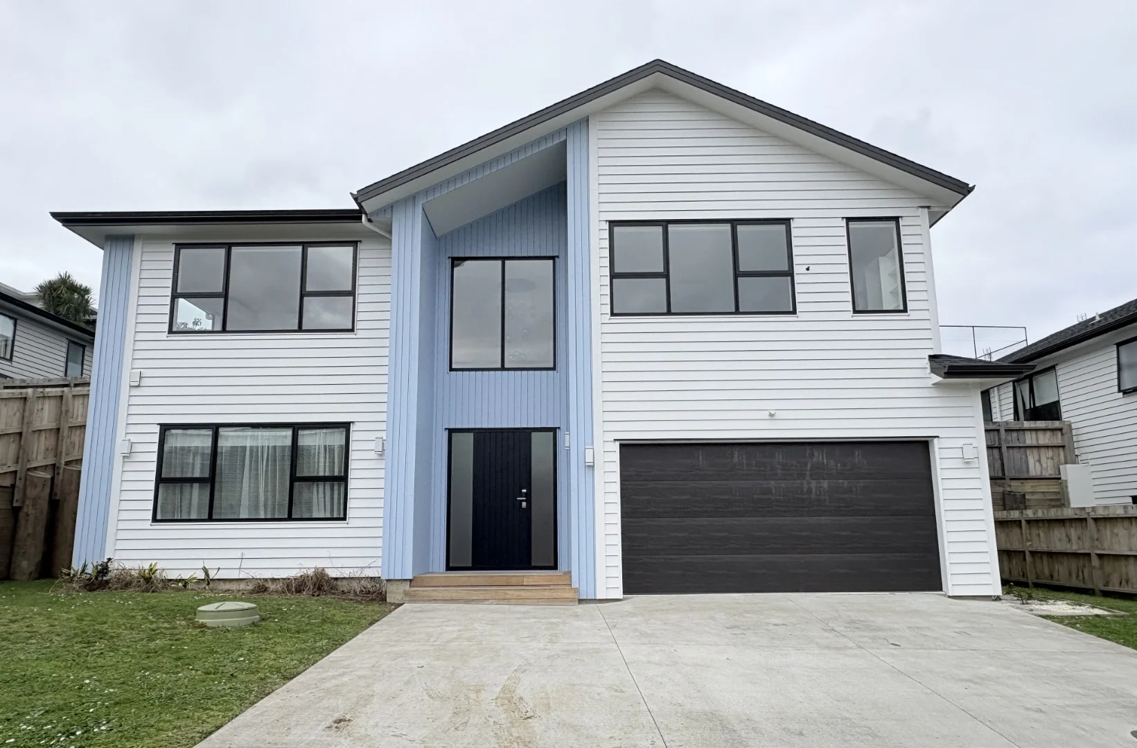 Luxury 5-Bedroom, 3-Bathroom House in Orewa