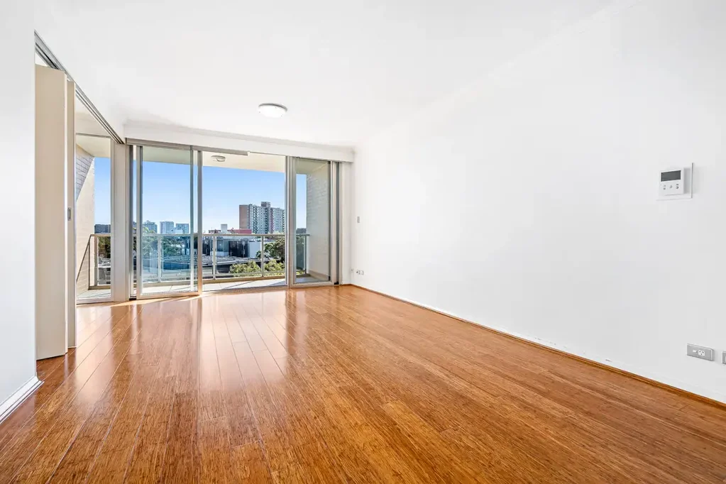 OPEN INSPECTION SATURDAY 18/07 @ 1:20PM - 1:40PM  -  Spacious 2 Bedroom with Floorboards in Waterloo For Lease
