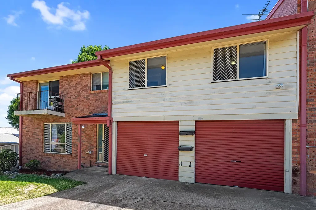 Raymond Terrace 3部屋 SPACIOUS THREE LEVEL TOWNHOUSE DUPLEX!