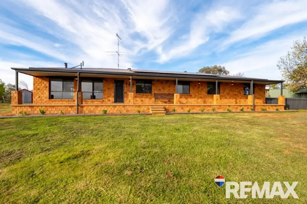 Spacious Family Home with Fantastic Shedding