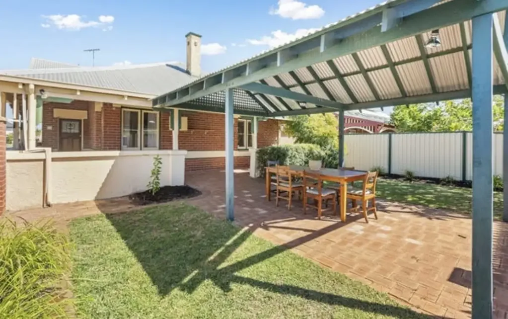 Charming Victoria Park Rental Gem!