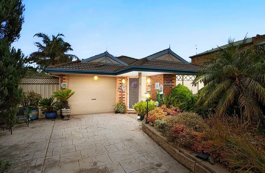 Wyndham Vale 4 Bedroom Spacious and Modern Family Living in Manor Lakes