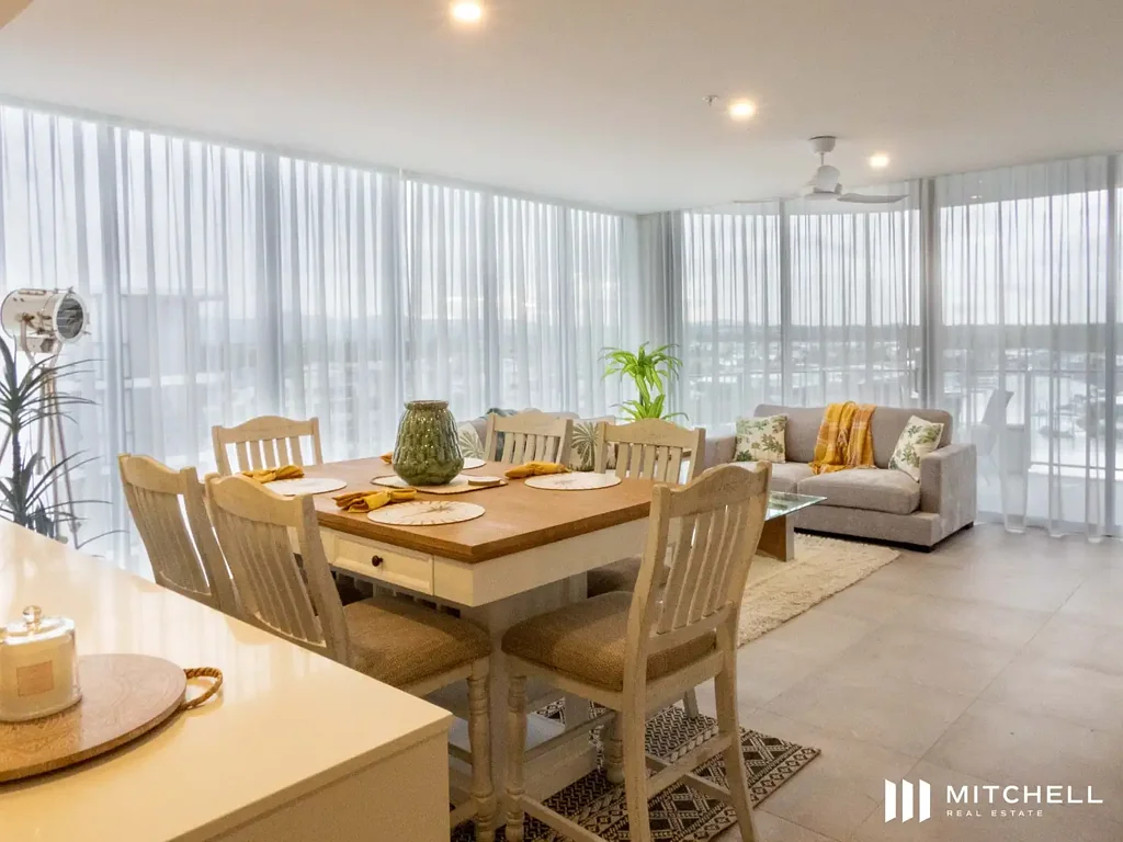 Hope Island 2ਬੈੱਡਰੂਮ Modern Top-Floor Waterfront Apartment – Exceptional Lifestyle & Location
