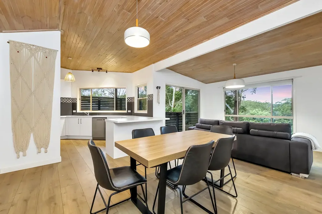 39 Lake Shore Drive, North Avoca, NSW 2260