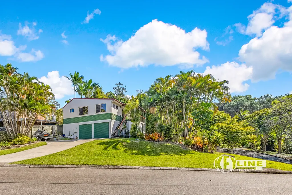 Nambour 3Zimmer Huge Corner Block, Multi Level Home with Downstairs Fit-out Ready!