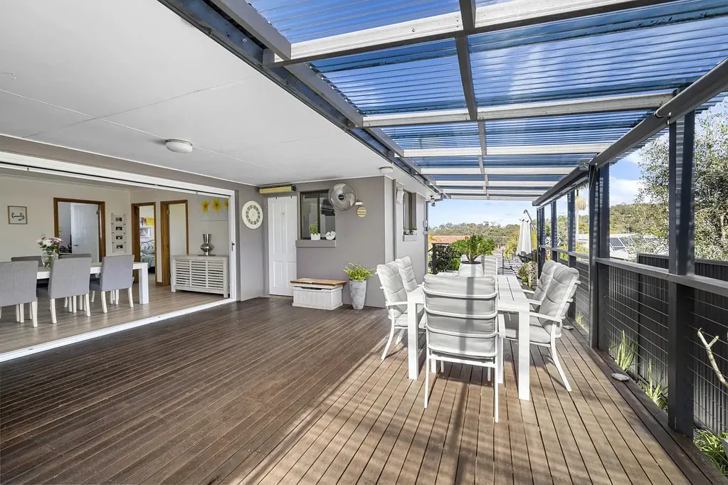 Elanora Heights 4Moenga Sunlit Family Living with Gardens and Ocean Blue