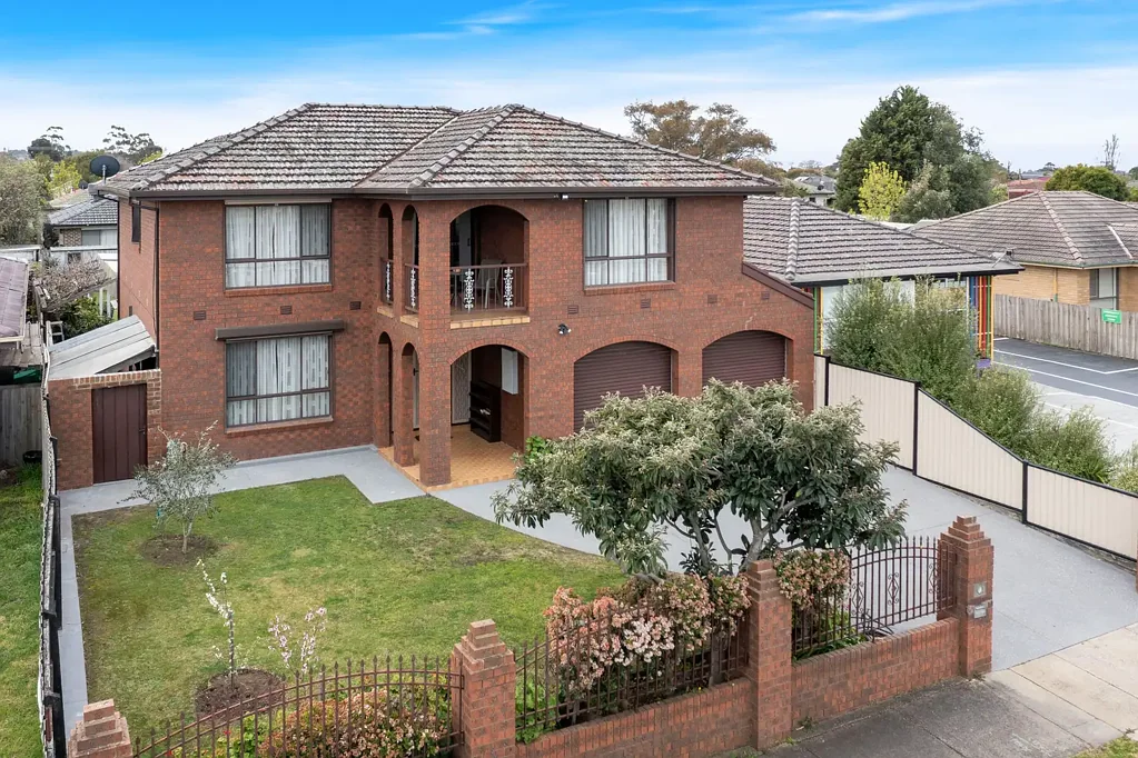 Craigieburn 5房 宽敞675sqm地块 五卧三卫 开放式厨房 双车库 巨大后院 优越位置 A Grand Family Home with Space, Style & Location