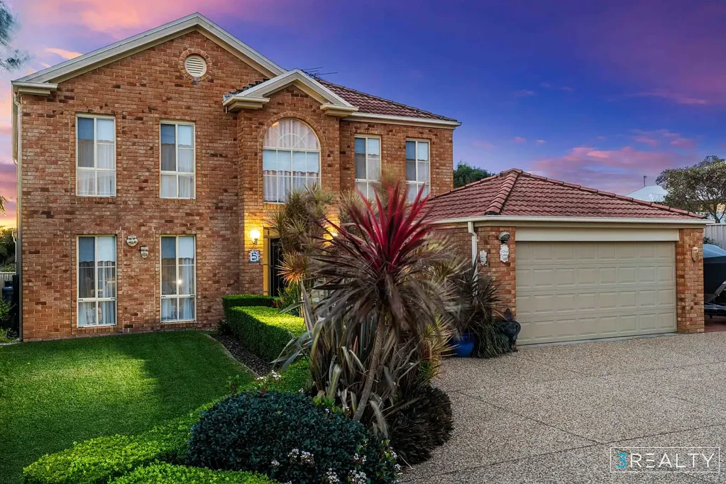 Caves Beach 5房  Grand Coastal Living in Prestigious Frenchmans Beach Estate