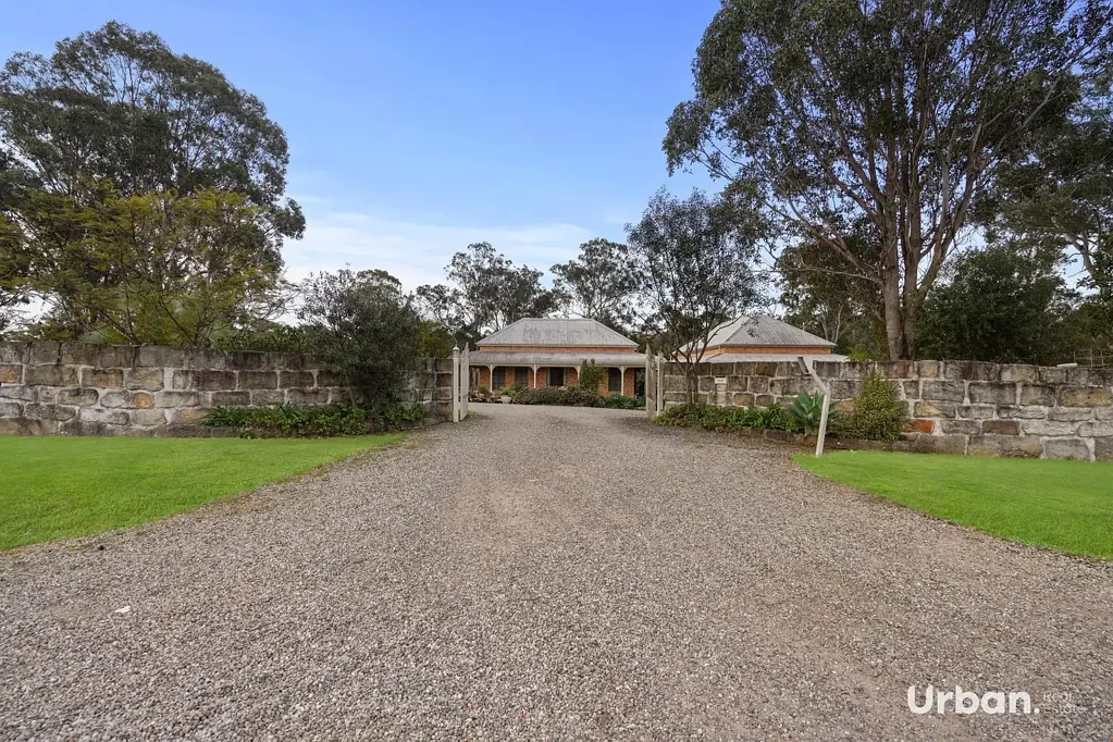 Leppington 6 Bedroom Rural Retreat on 5 Acres