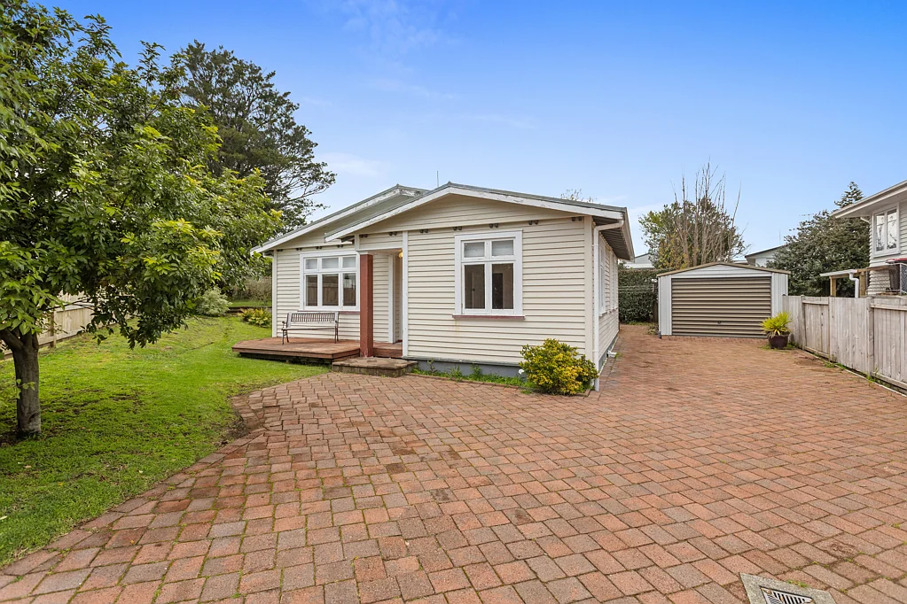 Gate Pa 3ਬੈੱਡਰੂਮ Classic 1930s bungalow charm