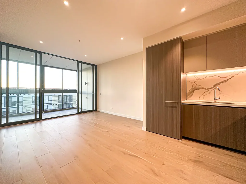 Macquarie Park 1房 活力新文化社区·市中心广场尊贵公寓·地铁250米·CBD仅12公里·高端零售餐饮·度假式生活配套·Miele品牌家电·Turner设计杰作·投资优选！ 1+study with parking and full stamp duty rebate