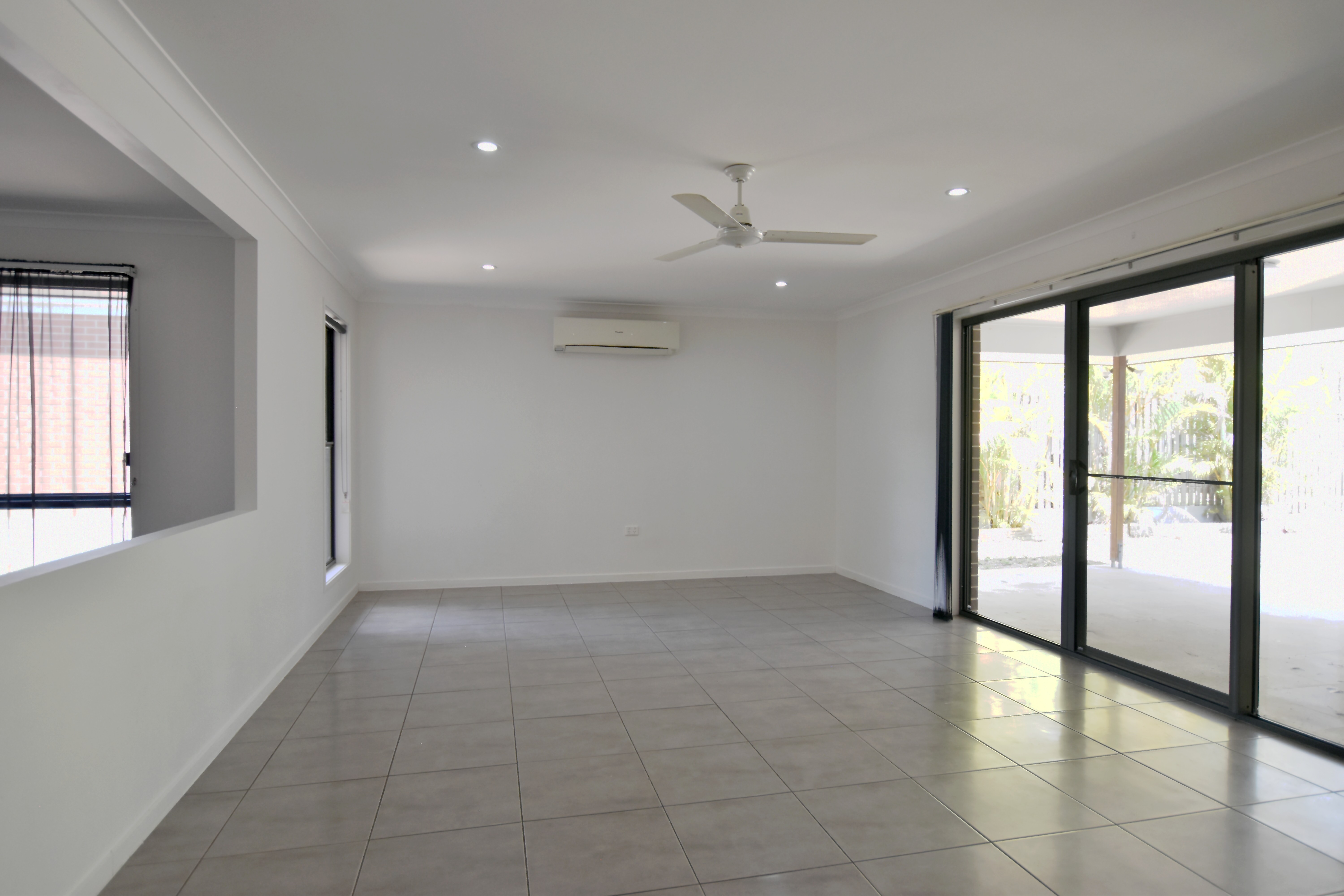 14 SUNDOWNER RD, CLINTON QLD 4680, 0部屋, 0バスルーム, House