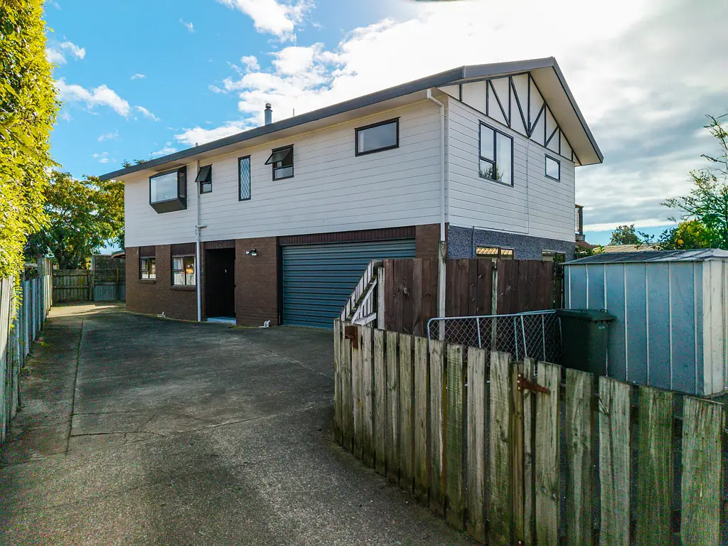 Annesbrook 5ਬੈੱਡਰੂਮ Unlock This Generous Family Home's Potential