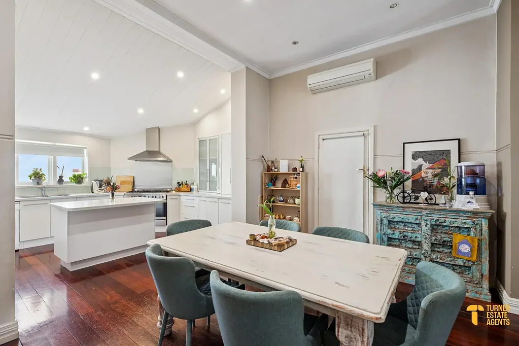 23 Barrington Street, Lake Coogee, WA 6166