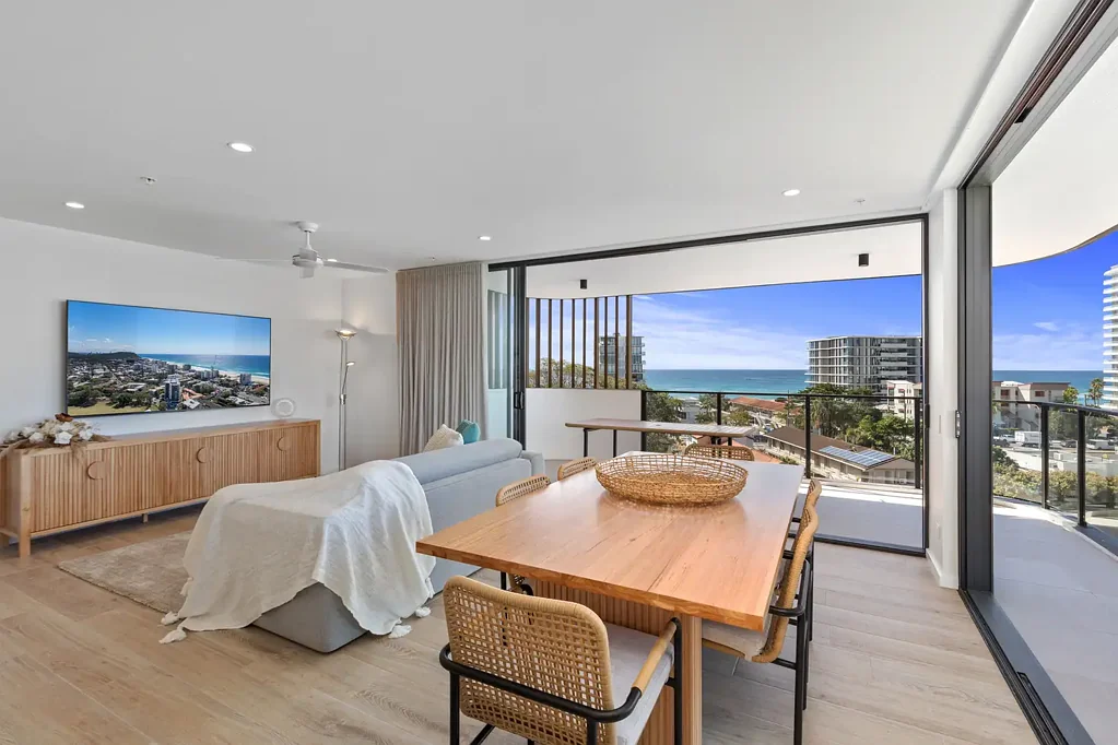 Palm Beach 3房  Owners committed elsewhere, property will be sold!