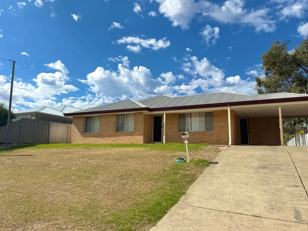 Freshly painted, new flooring & lawnmowing included!