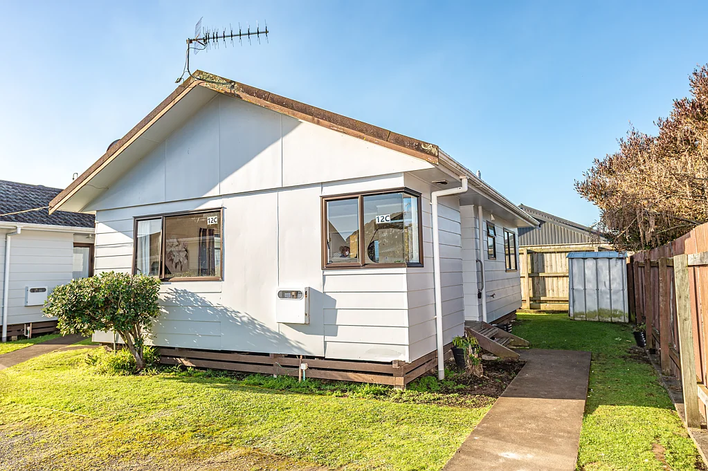 Springvale 2房  Snap it up! Enquiries over $349,000+