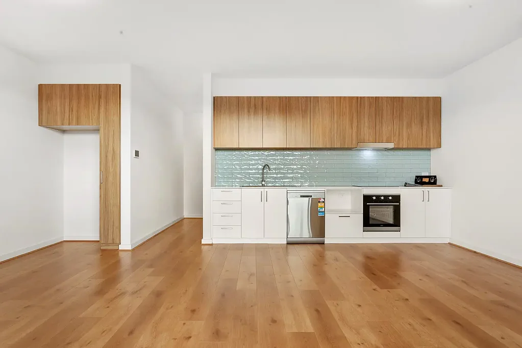 Near-New Sunlit Apartment in the Heart of Lightsview