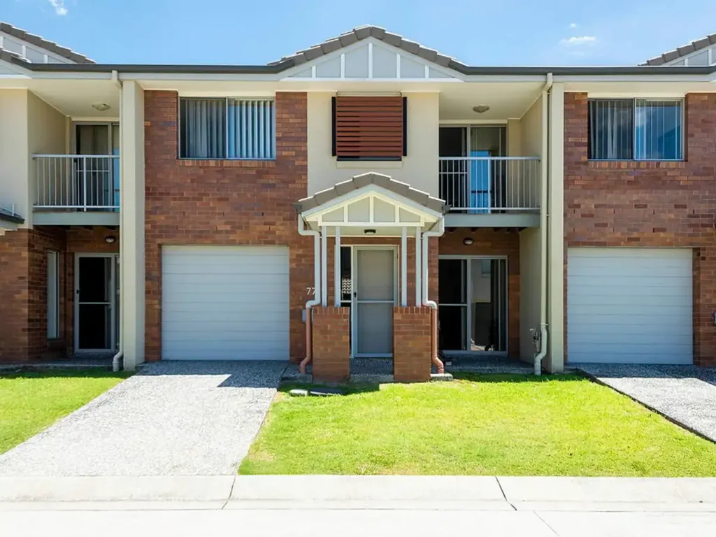 Modern 3-Bedroom Townhouse with Pool Access in the Heart of