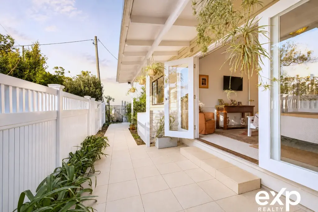 Palmwoods 4બેડરૂમ Classic Queenslander Charm With Income Potential on 2,020m² in Palmwoods