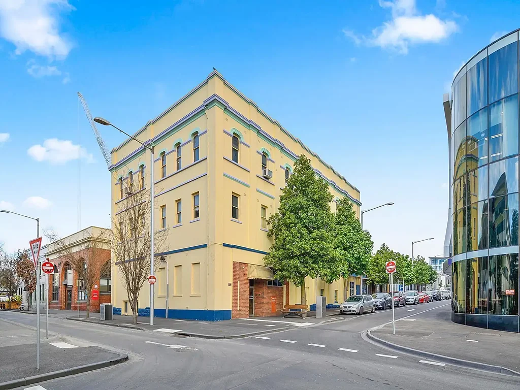 Furnished apartment in Central Geelong