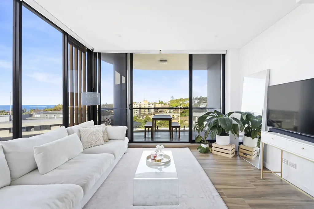 Dee Why 3房 Dee Why标志大楼 海景视野 精品购物 高端奢居 空间宽敞 Smeg电器 室内泳池 健身中心 步行生活 Seventh-floor ocean views, resort facilities and the Dee Why lifestyle at your door