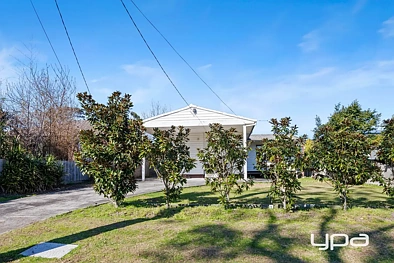 Dromana 2 Slaapkamer CHARACTER HOME WITH EXCITING POTENTIAL IN THE HEART OF DROMANA
