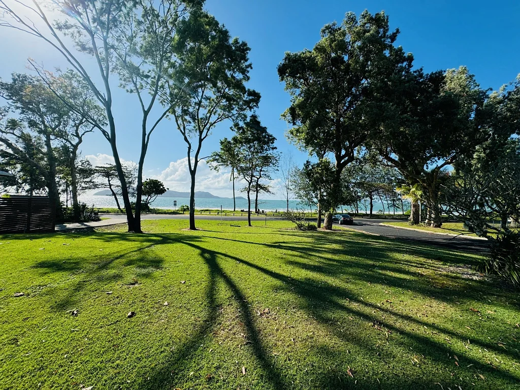 South Mission Beach 4Kwarto One of the Last Beachfront Blocks Available !