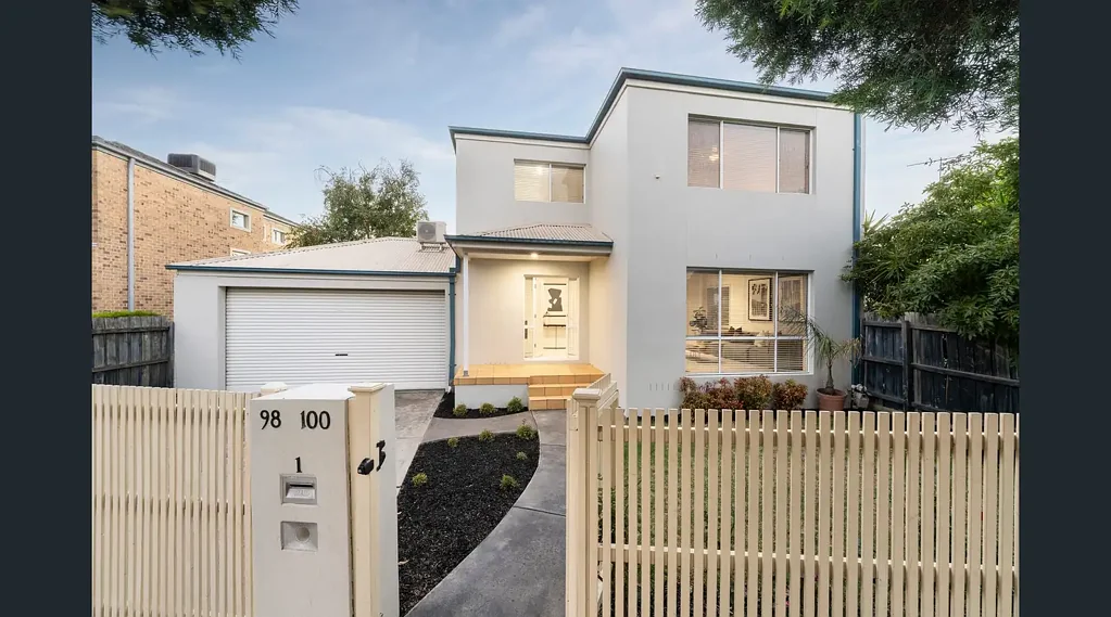 STYLISH FAMILY COMFOROT IN THE HEART OF MORDIALLOC