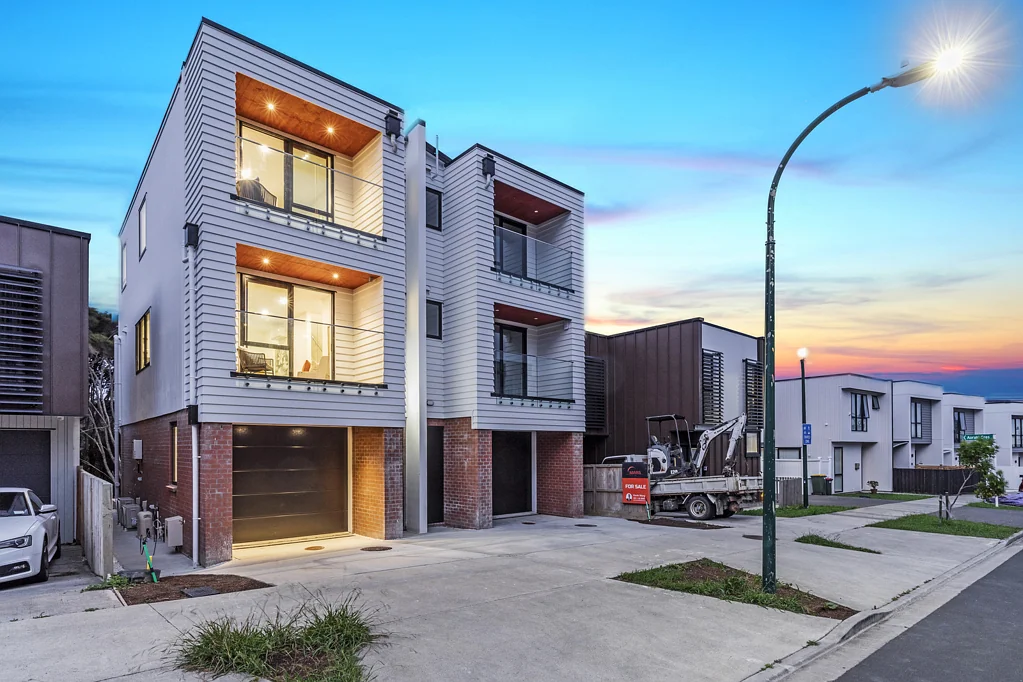 Albany 3房  Stylish Three-Level Living with Bush Views