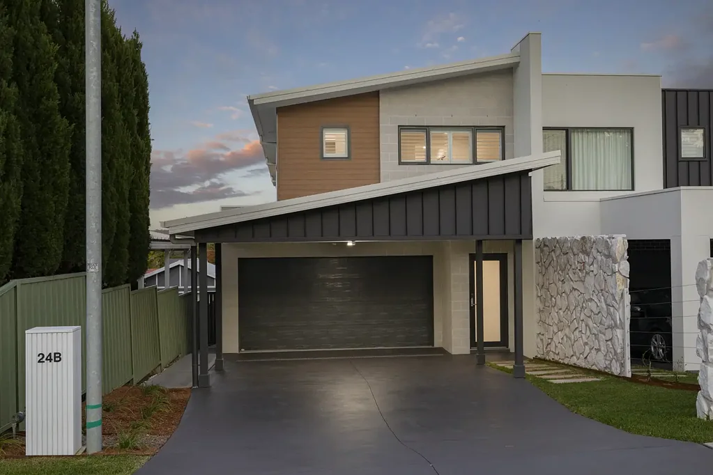 Warners Bay 4Kwarto Torrens Title Luxury Entertainer