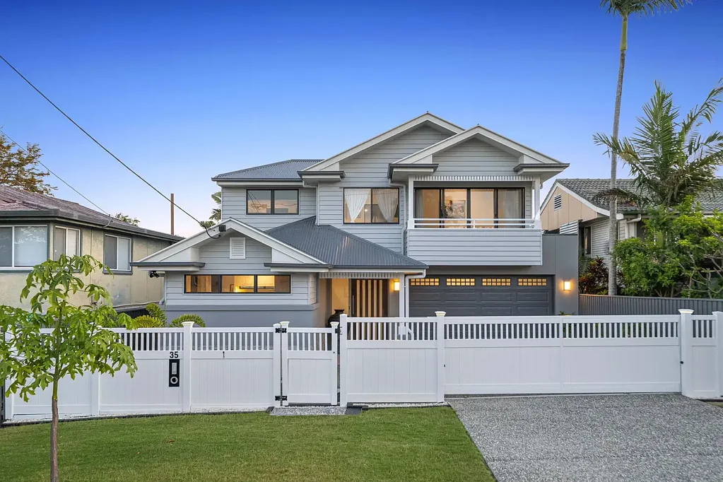 Margate 4 Bedroom Coastal Luxury Just Steps from Margate Beach