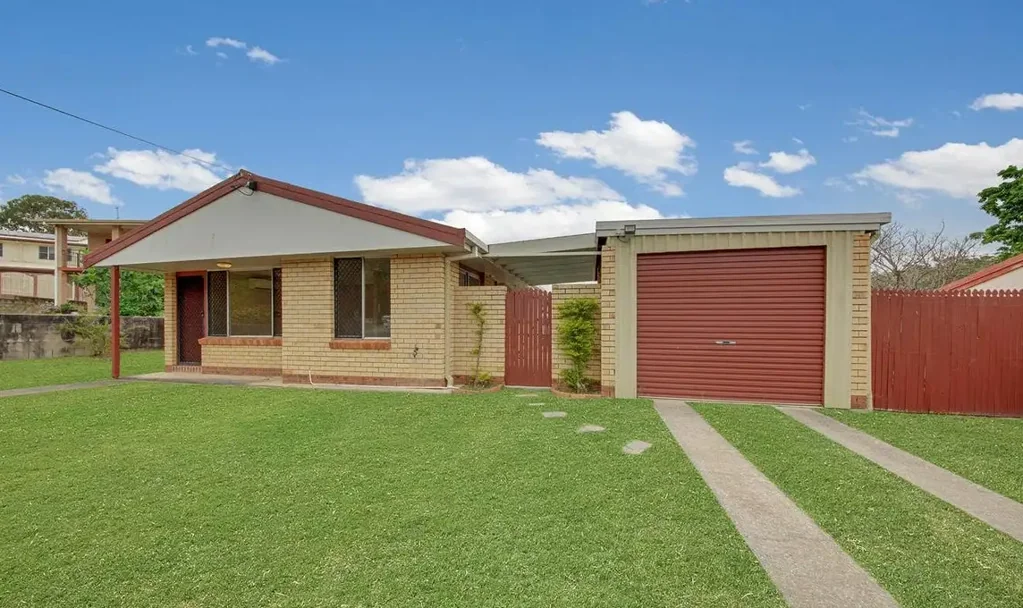 LOW SET BRICK HOME IN QUIET CUL-DE-SAC
