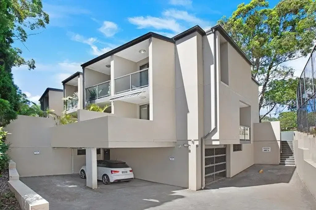 Modern Light-Filled Townhouse Opposite Tuckwell Park