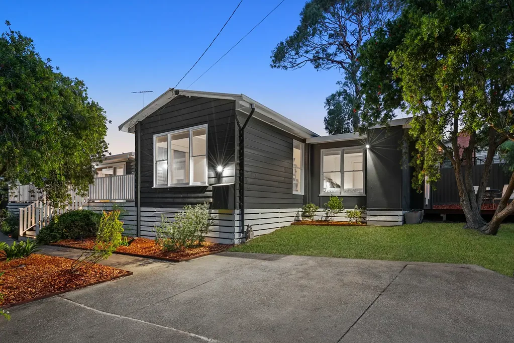 Ocean Grove 4 Slaapkamer Character, Comfort & Potential in a Prime Old Grove Setting