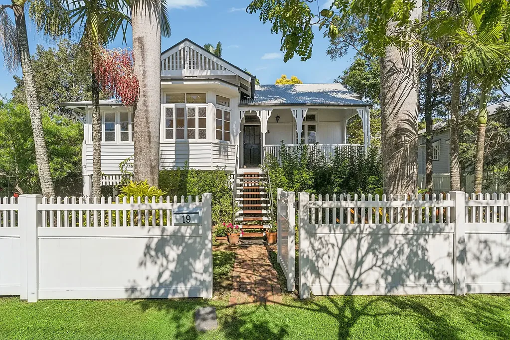 19 Strong Avenue, Graceville, QLD 4075