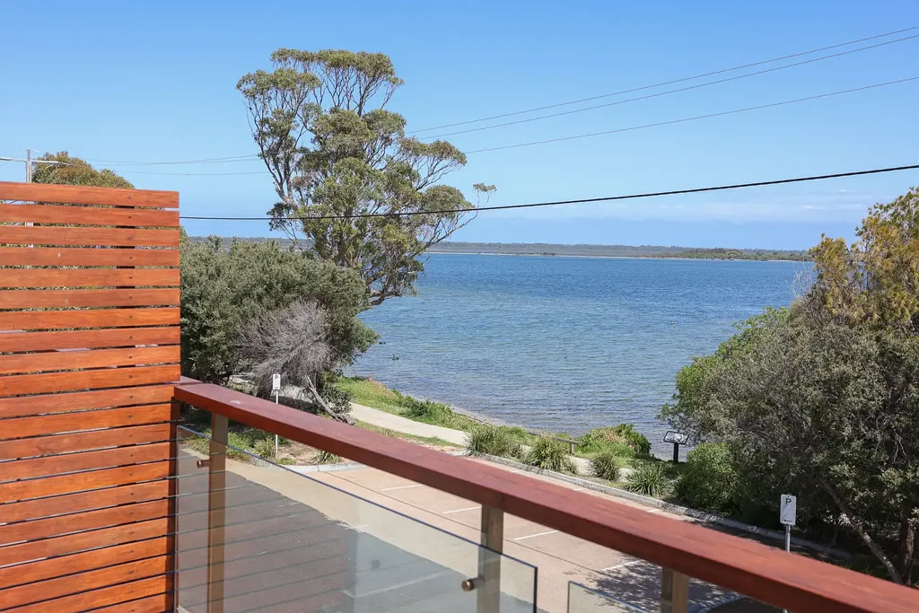 Metung 2chambre Lakeside Luxury in the Heart of Metung's 5 Knots Apartments!