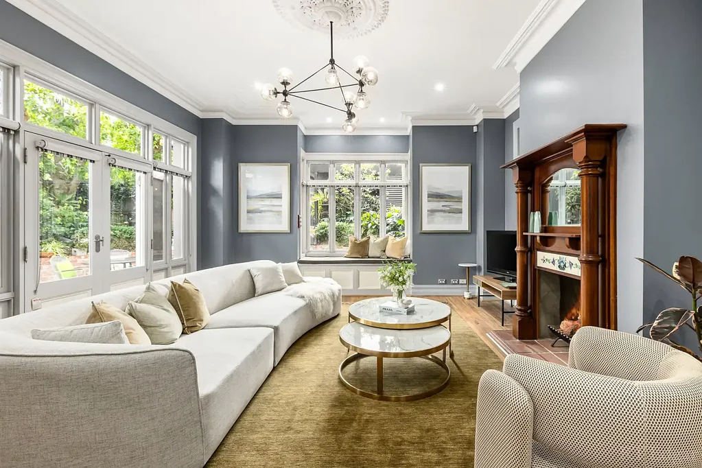South Yarra 3房 优越地段 海滨瑰宝 优雅翻新·私密度假式花园 470㎡宽敞奢居 车棚双位 梦幻家园 Timeless Elegance Meets Modern Luxury