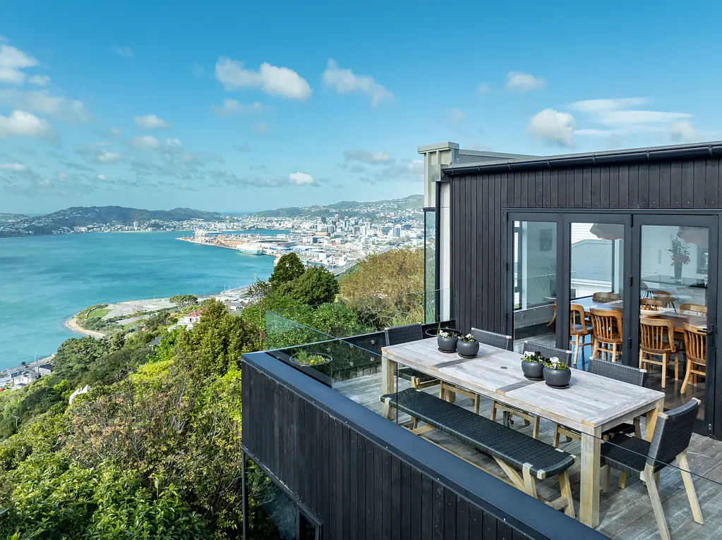 Khandallah 4房  ARCHITECTURAL SHOWPIECE WITH SPECTACULAR VIEWS!