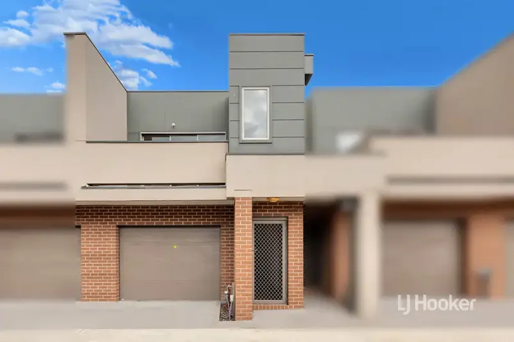 Stylish and Spacious Townhouse with Scenic Views! APPLICATIO