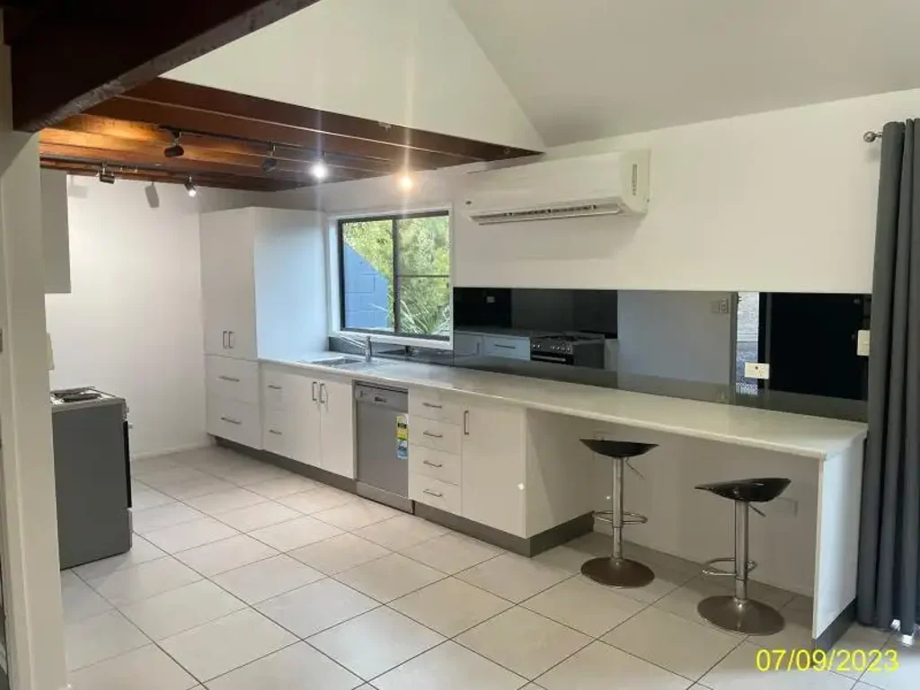 Cannonvale 2房  Spacious Townhouse in Small Complex