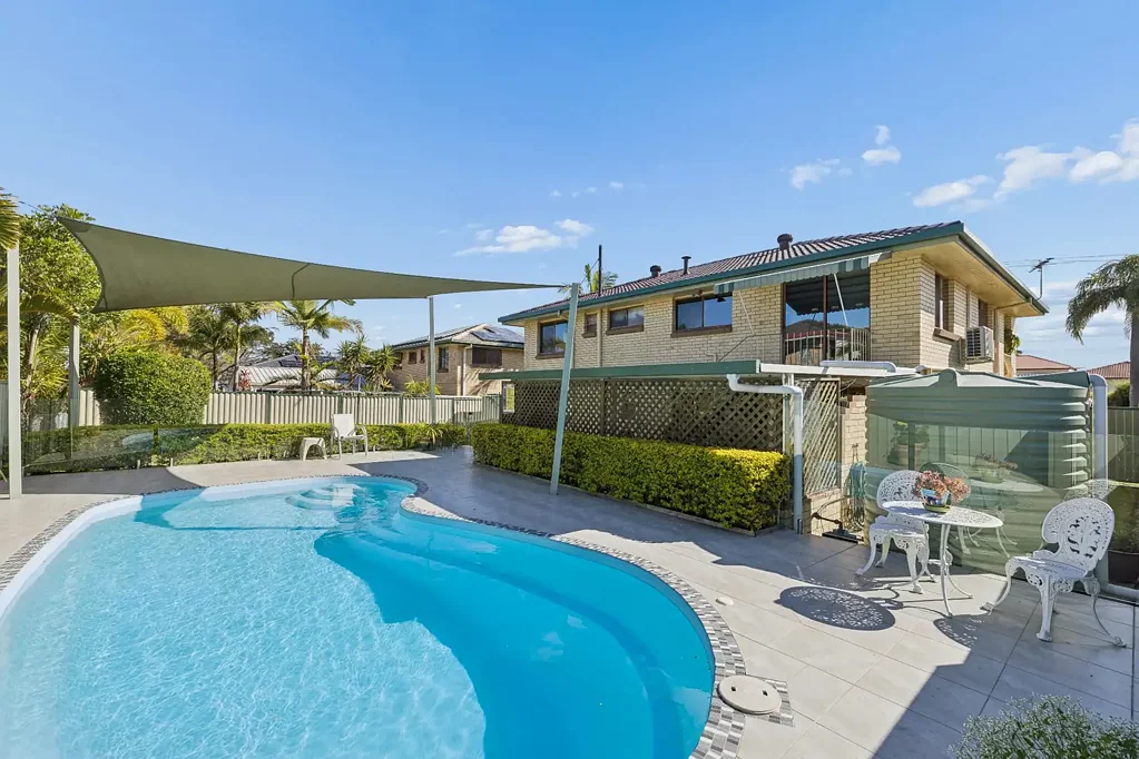 Boondall 3房 迷人的砖瓦美宅，占地584平方米，带泳池！ Charming Brick Beauty on 584m2 With Pool!