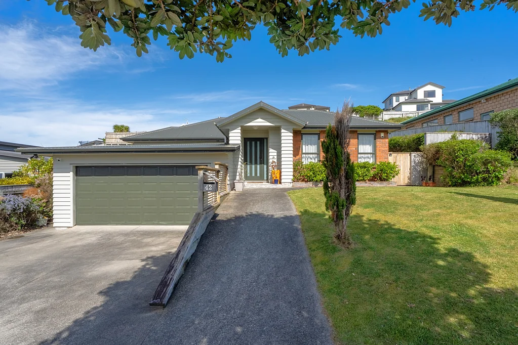 42 Tongariro Drive, Aotea, Porirua, Wellington