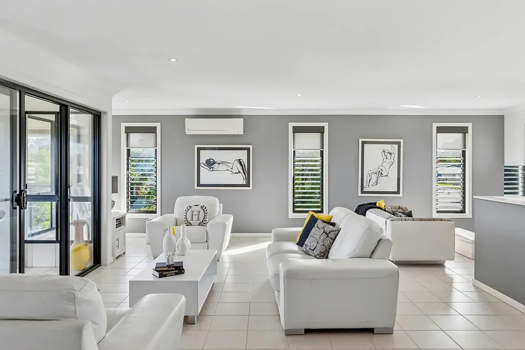 Nambucca Heads 4 Bedroom Outstanding Coastal Residence with Work-From-Home Convenience