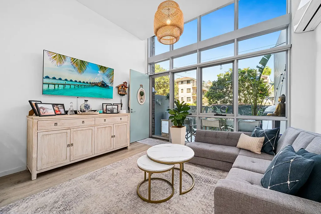 Dee Why 1ਬੈੱਡਰੂਮ LIVE THE RESORT LIFE - MODERN APARTMENT WITH COURTYARD!