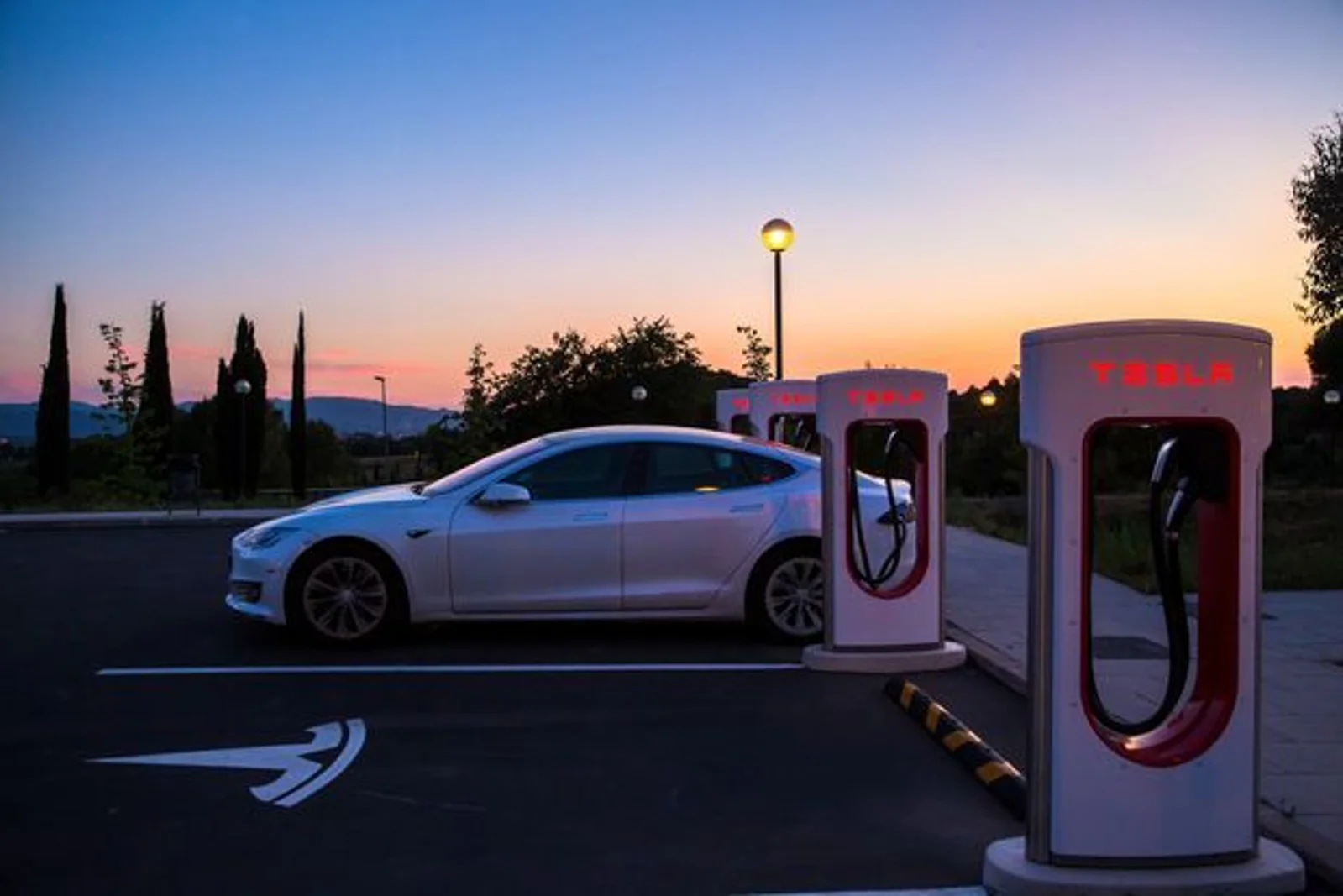 特斯拉Model 3太火，公司高档车在加州都不好卖了