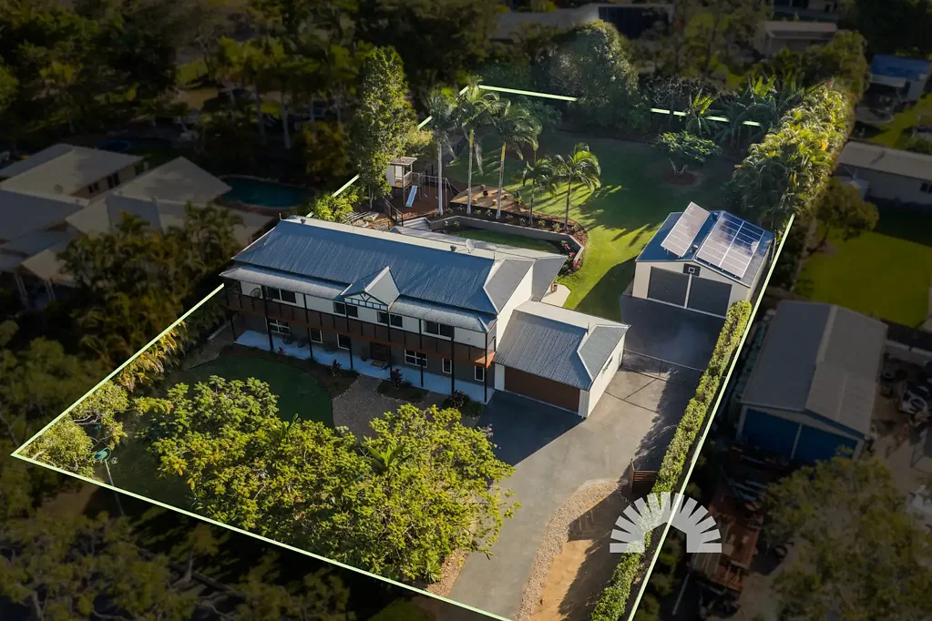 Burpengary 5 Bedroom Big Family Living Steps from the Lake